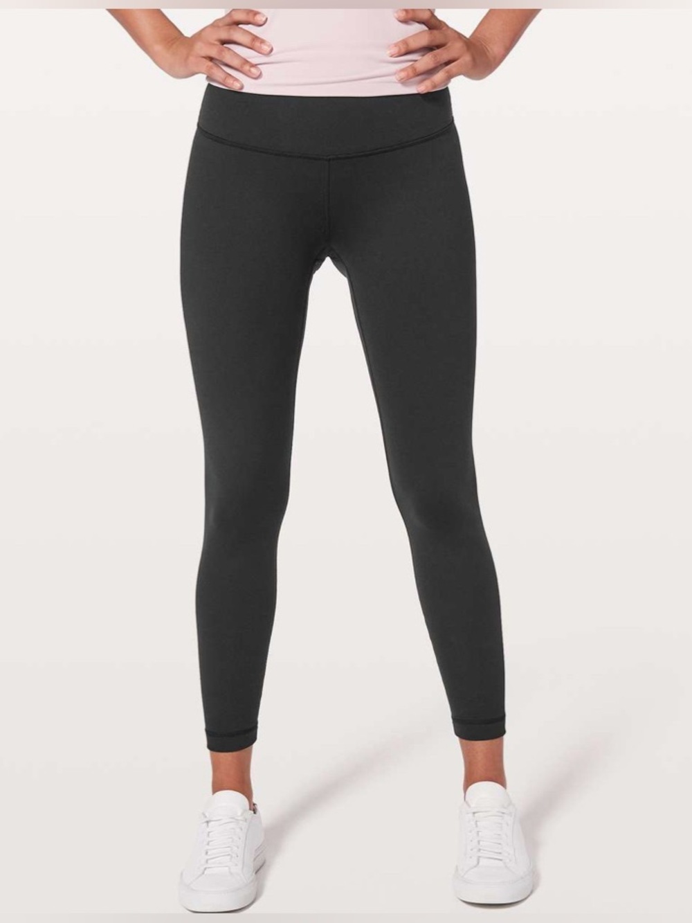 Lululemon Wunder Under Hi-Rise 7/8 Tight *Full-On Luon 25"
Black size 2